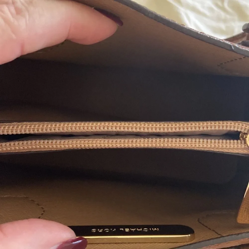 MK Médium Satchel with xbody strap and key card holder marching NWT brown gold
